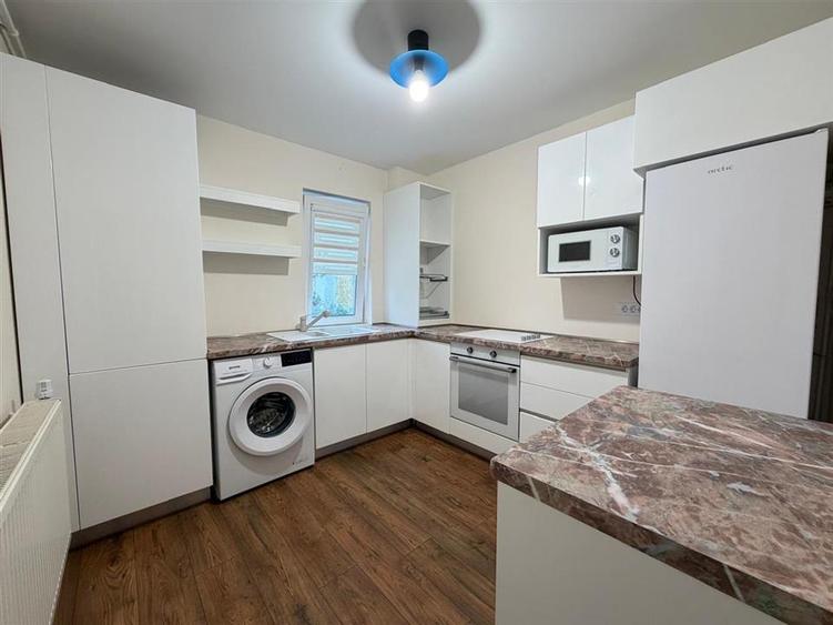 Apartament cu 3 camere semidecomandat, mobilat în Centrul Civic