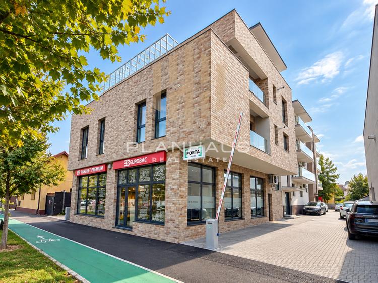 Apartament cu 3 camere decomandat în Orașul Vechi