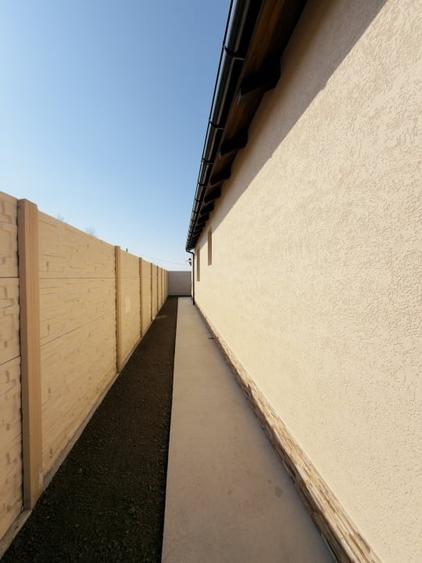 Casă individuală cu 3 camere cu Canalizare în Sânmihaiu Român