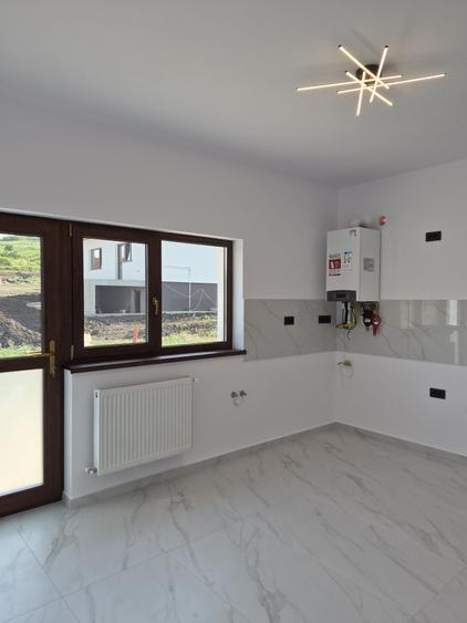Casă cu 3 camere în Tomești