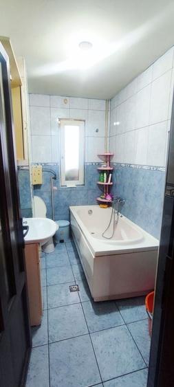 Apartament cu 3 camere decomandat în Craiter