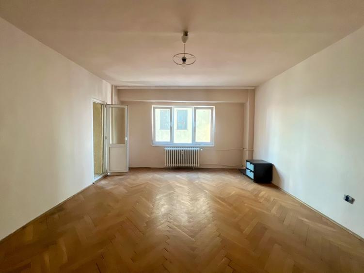 Apartament cu 3 camere decomandat, mobilat în Lipovei