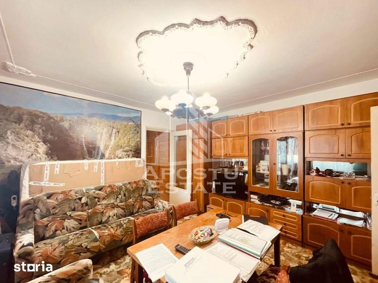 Apartament cu 2 camere semidecomandat, mobilat în Pârneava