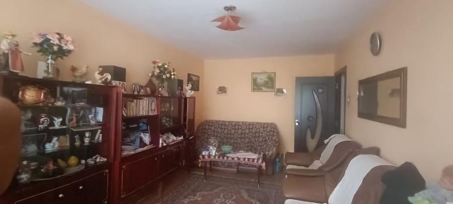 Apartament cu 3 camere decomandat în Crângași