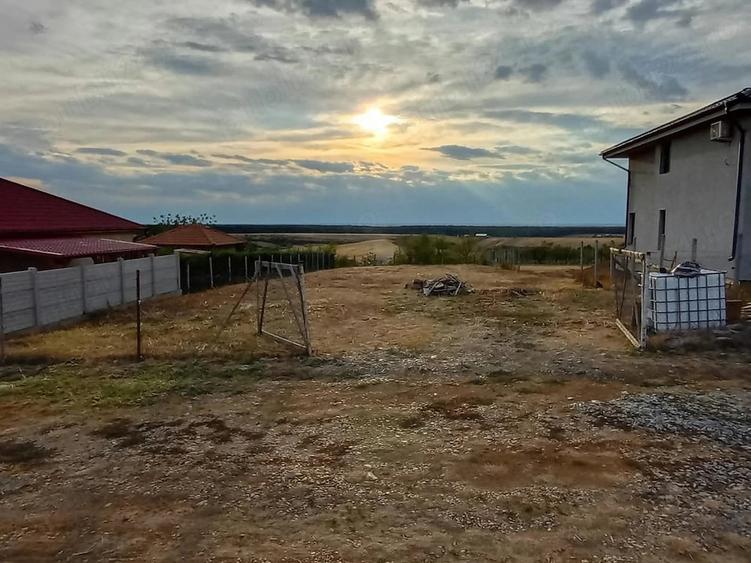 Teren de 1000 mp, în Cordău