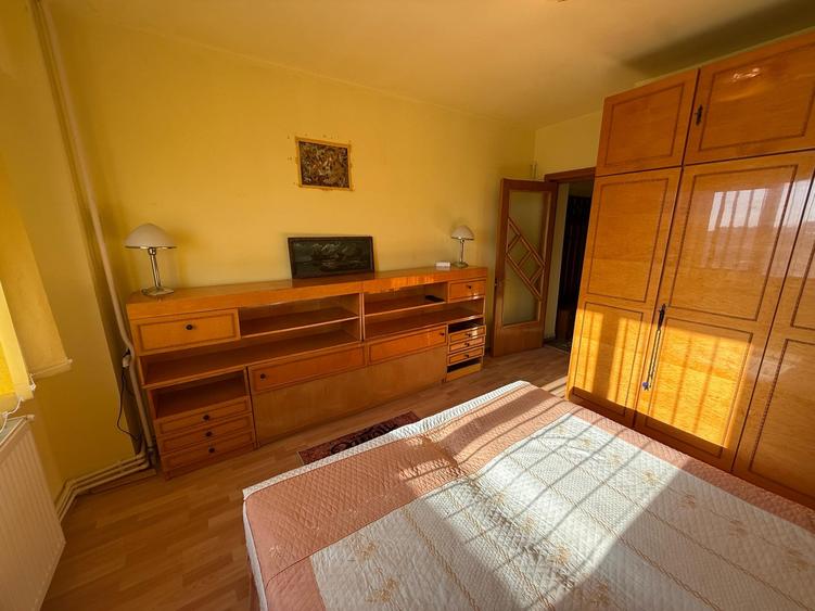 Apartament cu 2 camere decomandat în Trocadero