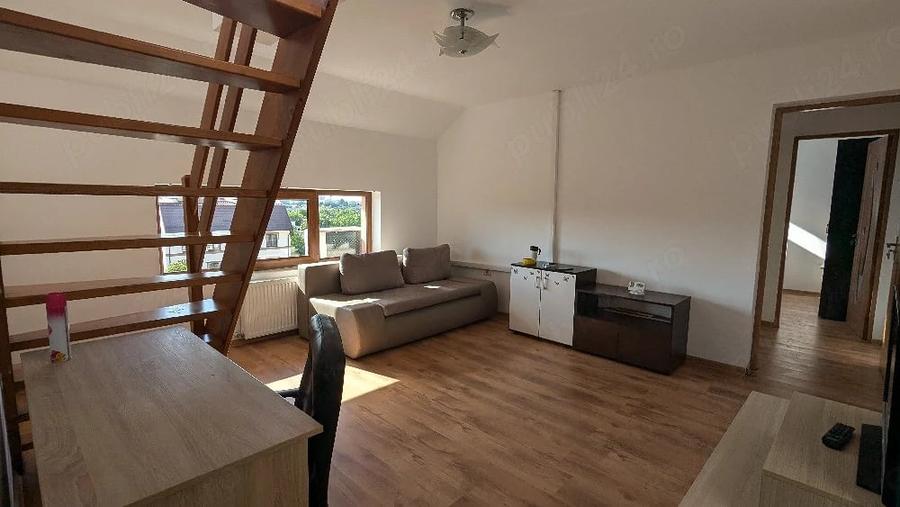 Apartament cu 3 camere semidecomandat în Girocului