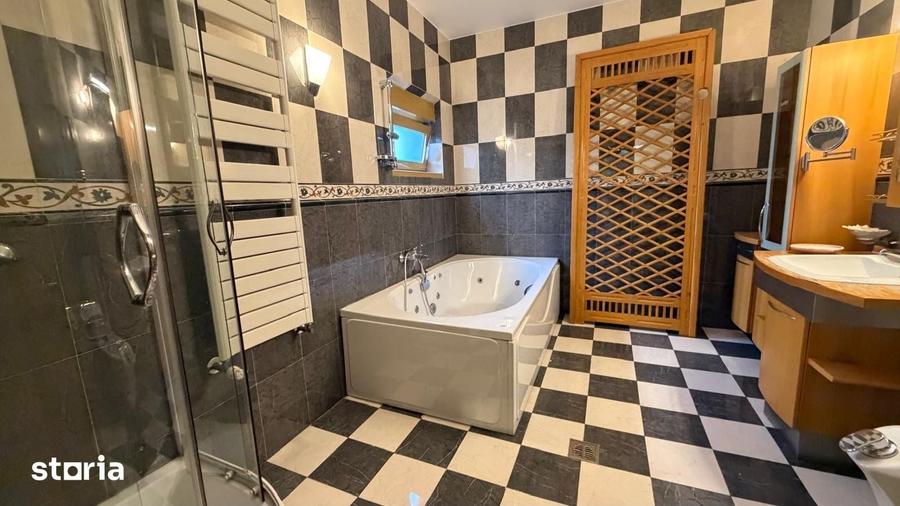 Casă cu 5 camere cu Teren 500 Mp în Central