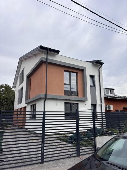 Casă individuală cu 5 camere cu Canalizare în Bucureștii Noi