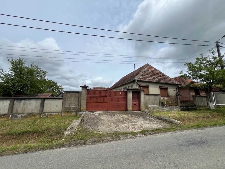Casă cu 4 camere în Tășad