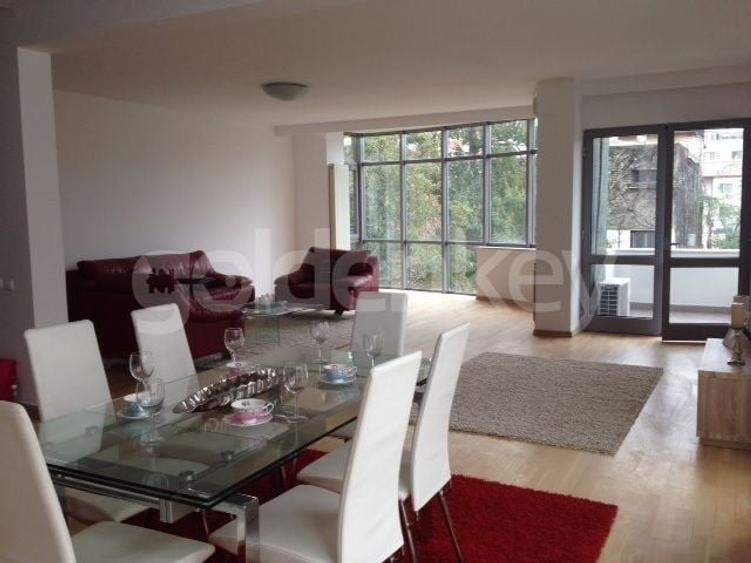 Apartament cu 4 camere semidecomandat, mobilat în Dorobanți