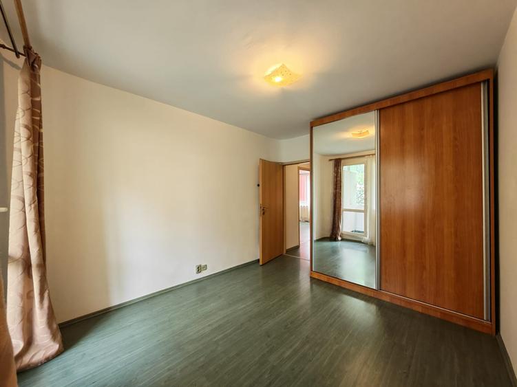 Apartament cu 3 camere semidecomandat în Drumul Taberei