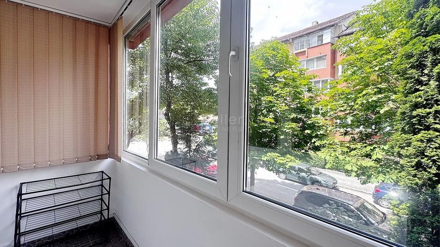 Apartament cu 4 camere decomandat în Noua