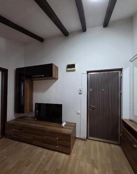 Apartament cu 2 camere semidecomandat în Florești