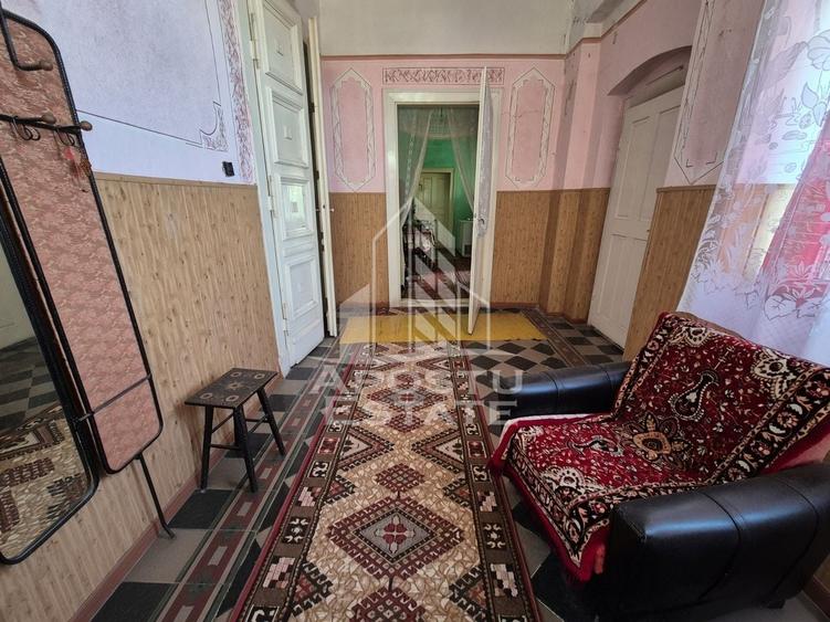 Casă individuală cu 6 camere cu Canalizare în Pesac