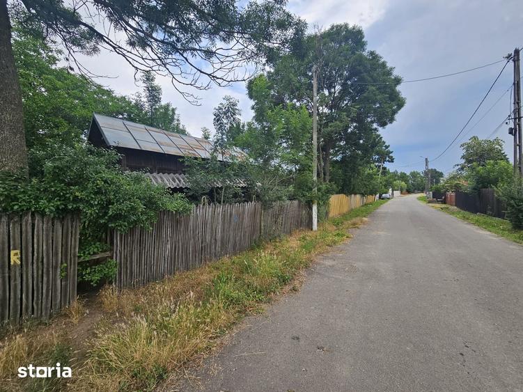 Teren de 2441 mp, în Izvoru