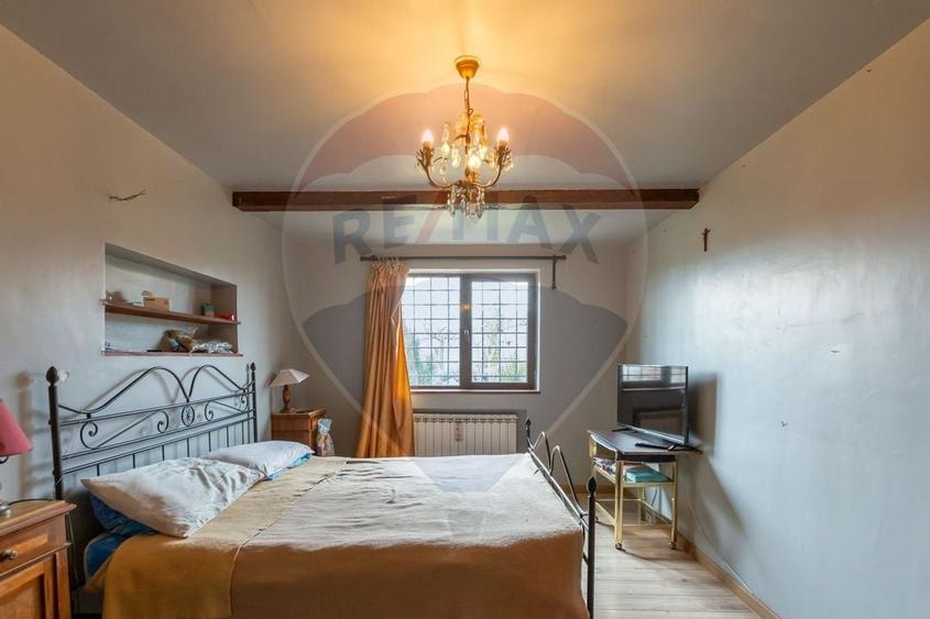 Casă cu 7 camere cu Teren 1020 Mp în Vest