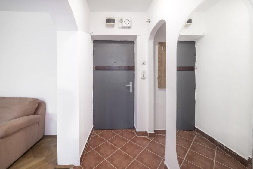 Apartament cu 2 camere semidecomandat, mobilat în Basarabia
