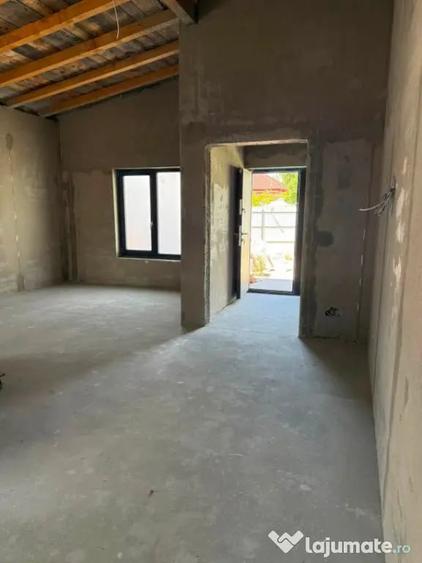 Casă cu 4 camere cu Teren 800 Mp în Central
