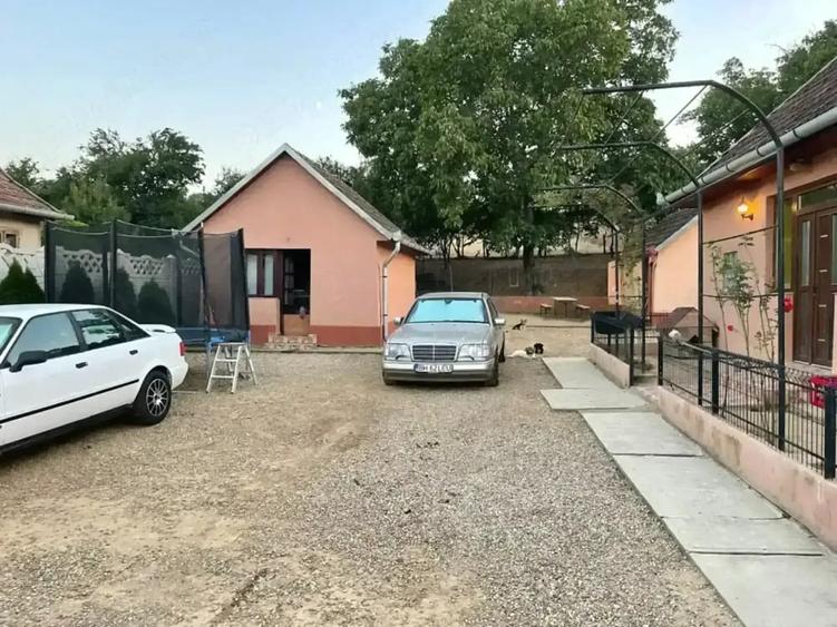 Casă cu 2 camere cu Teren 1439 Mp în Cadea