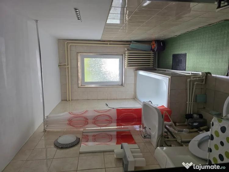 Garsonieră decomandată în Central