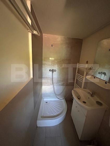 Casă individuală cu 5 camere cu Canalizare în Ghirodei