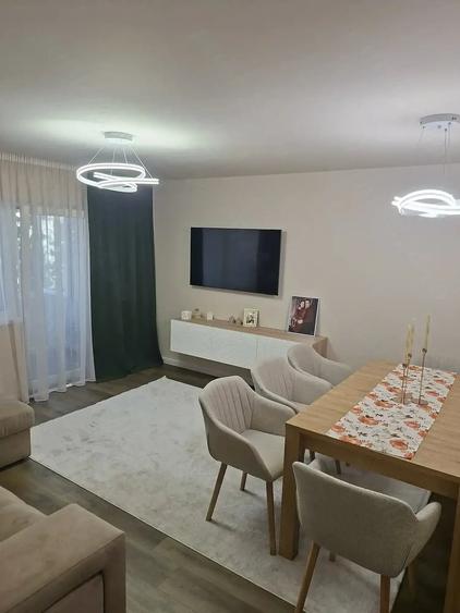 Apartament cu 4 camere decomandat în Central