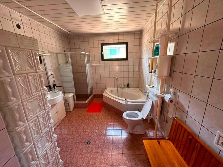 Casă individuală cu 5 camere cu Canalizare în Zorlențu Mare