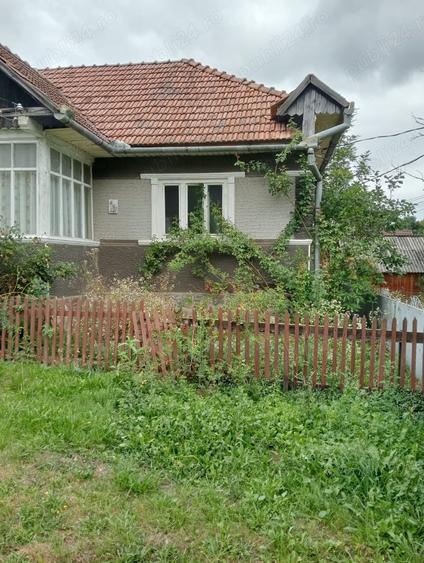 Casă cu 5 camere cu Teren 1500 Mp în Călățele