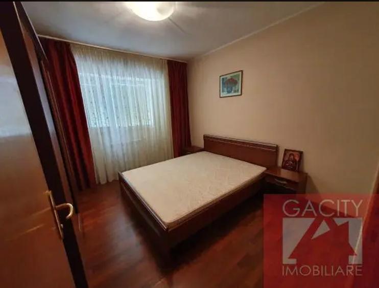 Apartament cu 3 camere decomandat în Lacul Tei