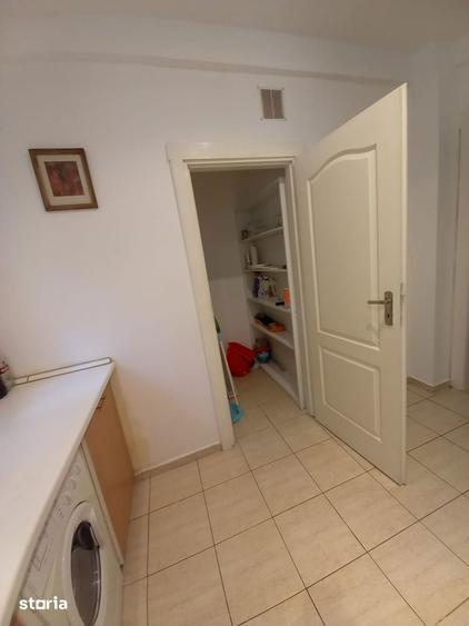Apartament cu 3 camere semidecomandat, mobilat în Șerban Vodă
