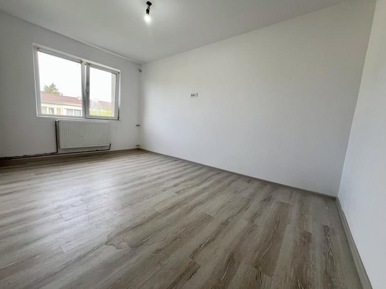 Apartament cu 3 camere decomandat în Șagului