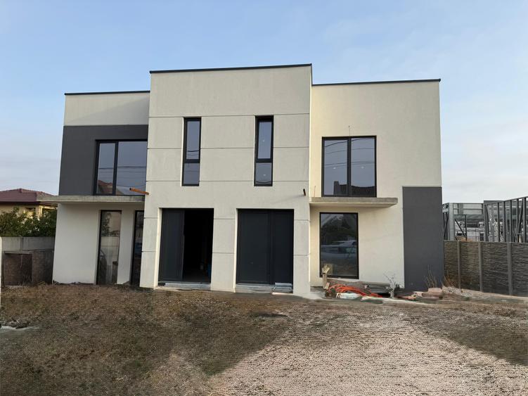 Duplex cu 4 camere cu Canalizare în Dumbrăvița