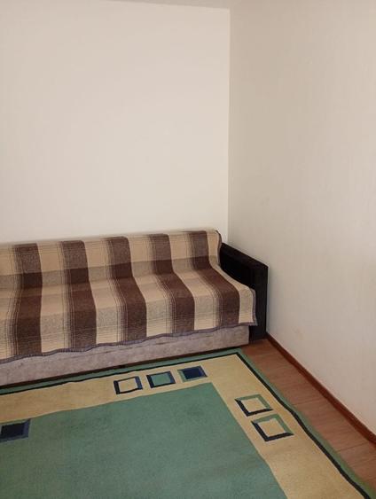 Garsonieră decomandată în Sud