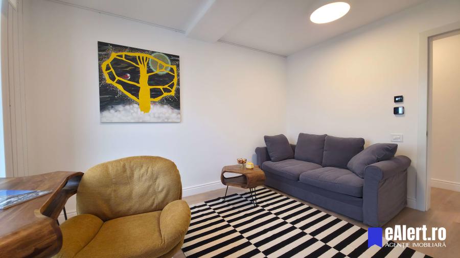 Apartament cu 3 camere semidecomandat în Dacia