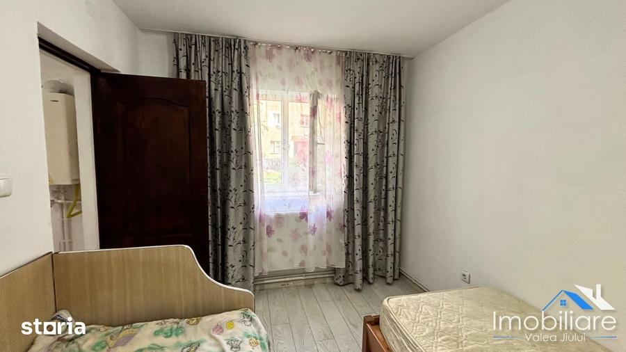 Apartament cu 2 camere decomandat în Petros