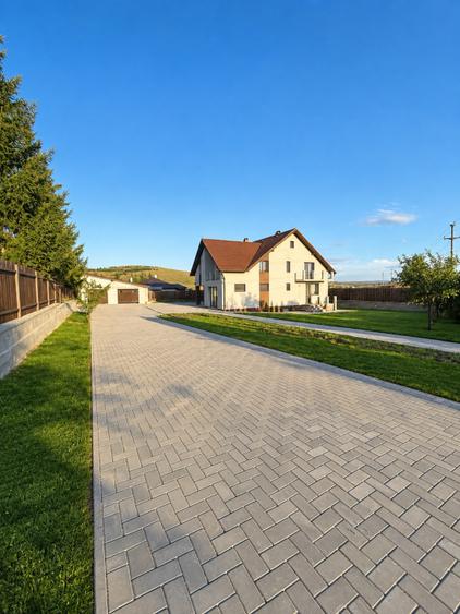 Casă individuală cu 5 camere cu Canalizare în Leliceni