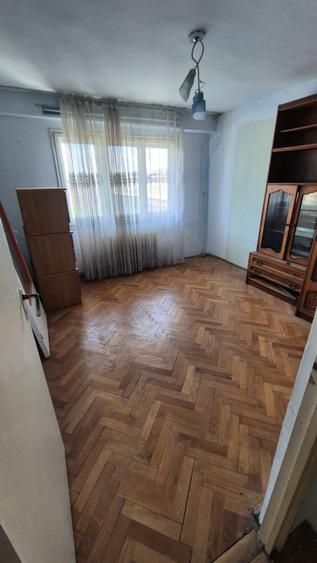 Apartament cu 3 camere în Cetate
