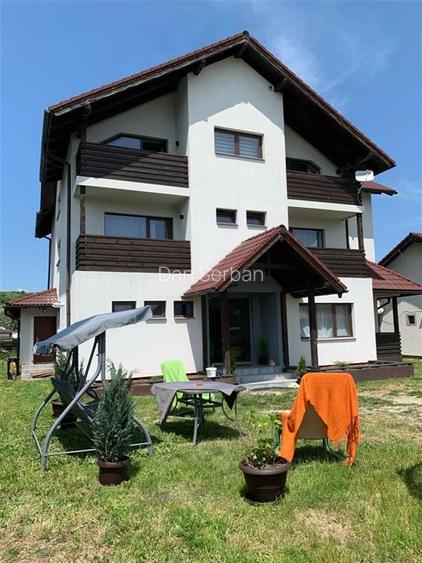 Apartament de 2 camere , spatiu de depozitare la vila , zona Bran