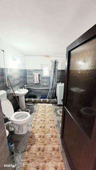 Casă cu 7 camere cu Teren 1296 Mp în Central