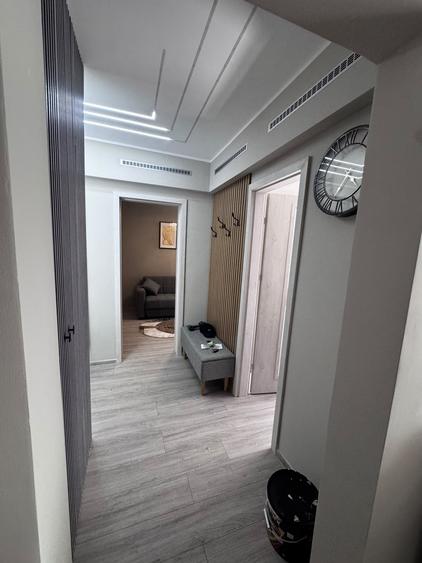 Apartament cu 3 camere semidecomandat, mobilat în Republicii