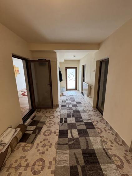 Casă individuală cu 6 camere cu Canalizare în Ultracentral