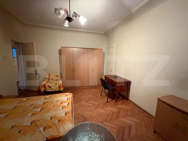 Apartament cu 4 camere decomandat, mobilat în Central