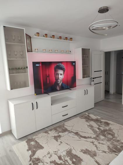 Apartament cu 2 camere circular, mobilat în Noua