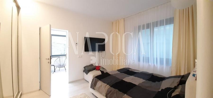 Casă individuală cu 7 camere cu Canalizare în Central