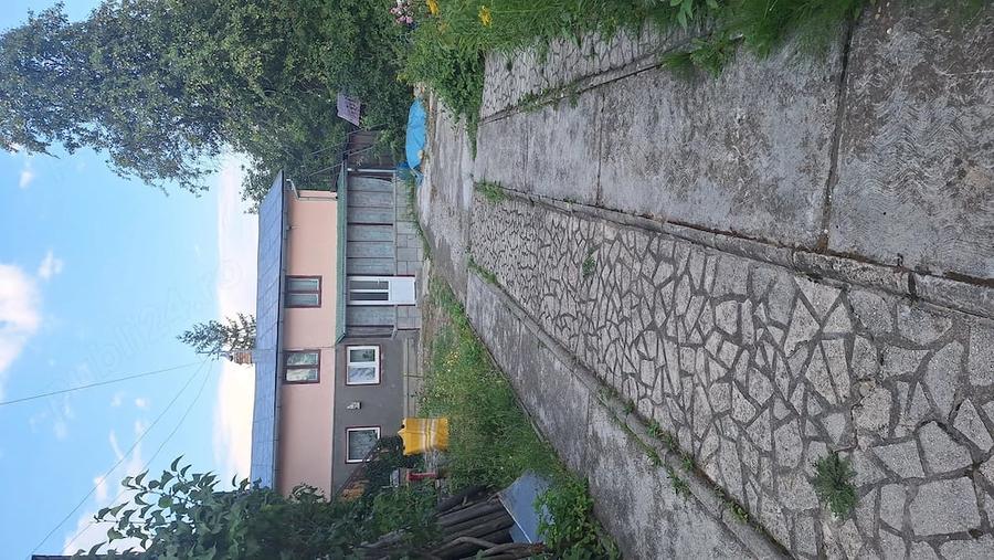 Casă cu 3 camere cu Teren 994 Mp în Central