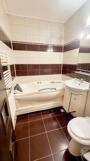 Apartament cu 3 camere semidecomandat în Ultracentral