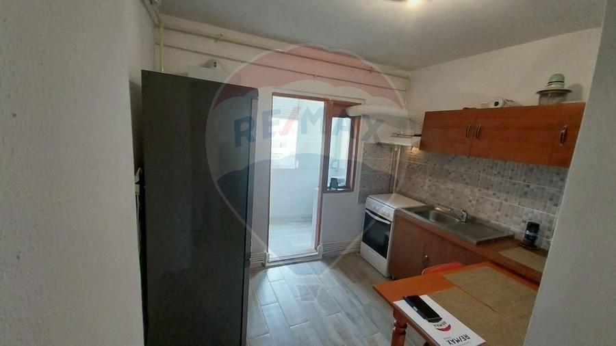 Apartament cu 3 camere decomandat, mobilat în Lăpuș