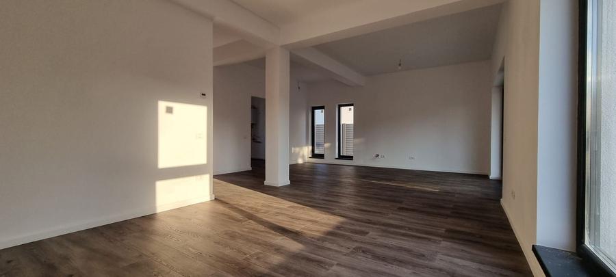 Casă individuală cu 5 camere cu Canalizare în Central