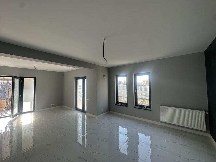 Casă cu 3 camere în Lehliu